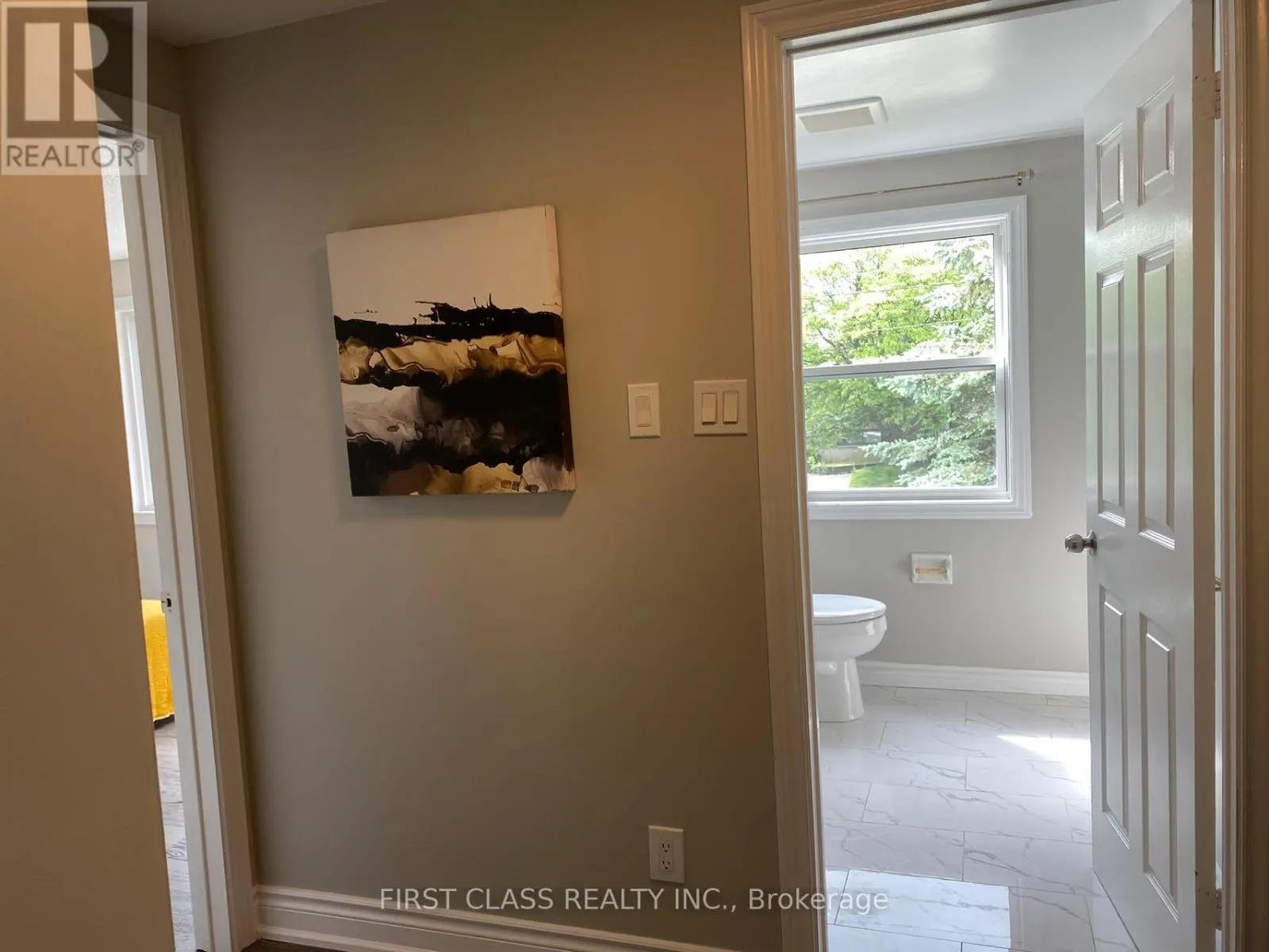 576 KORTRIGHT ROAD W
