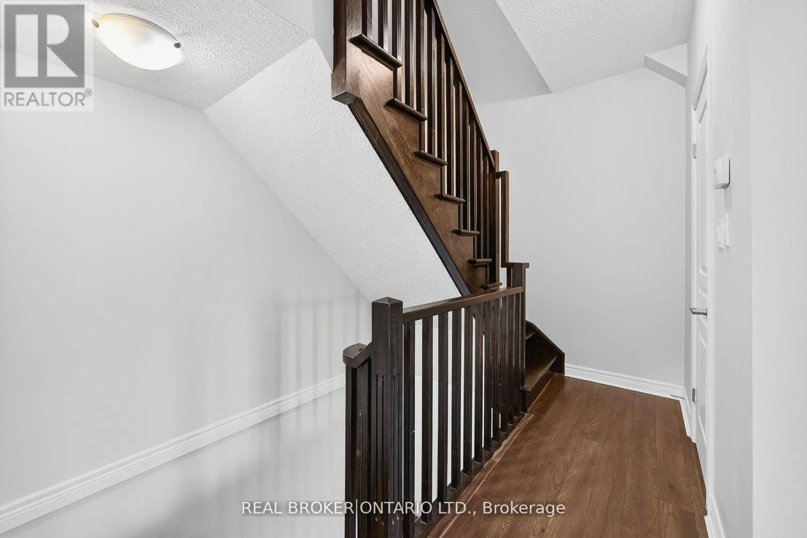 7 LADYBELL LANE