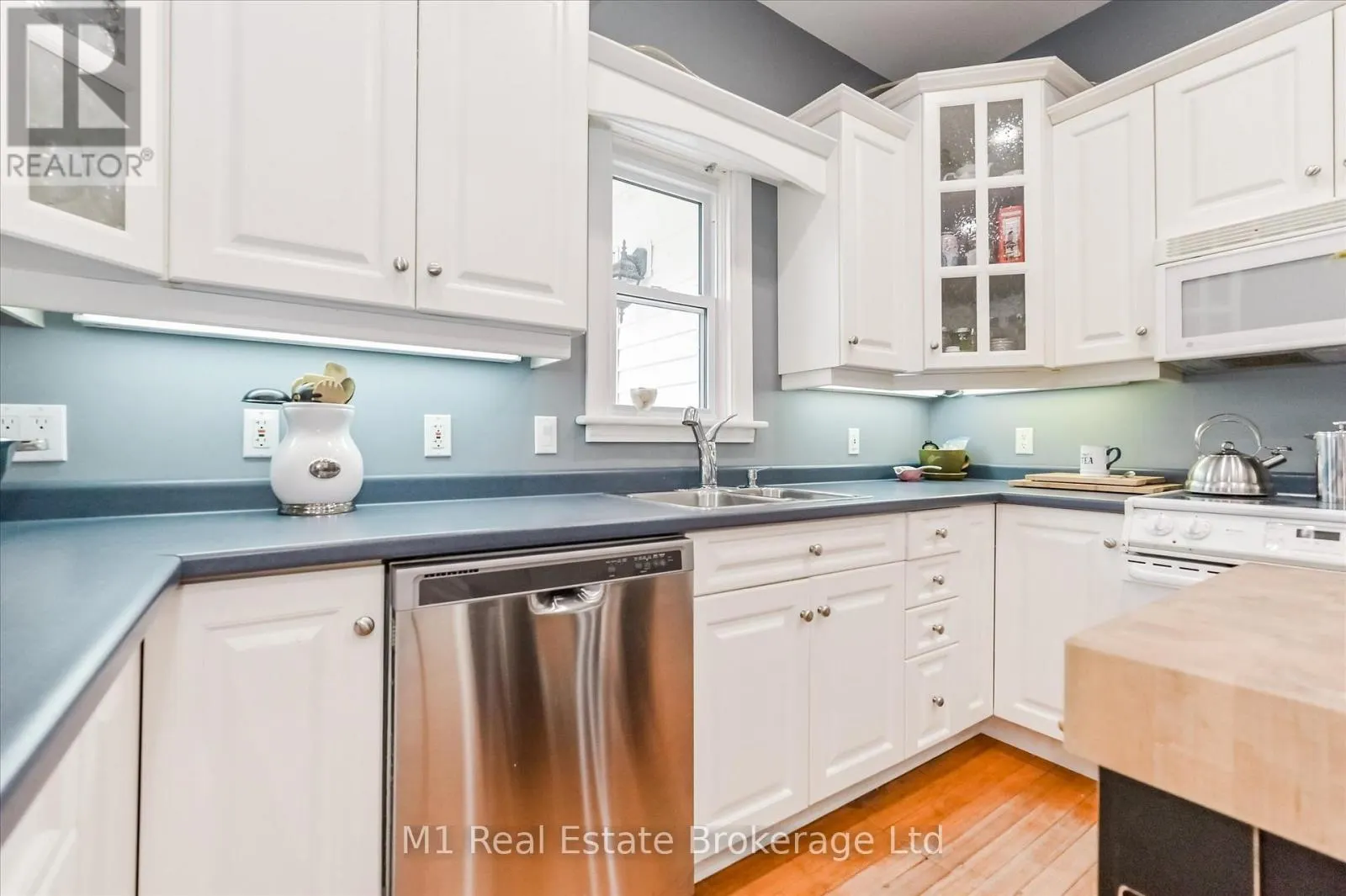 119 JOHN STREET W