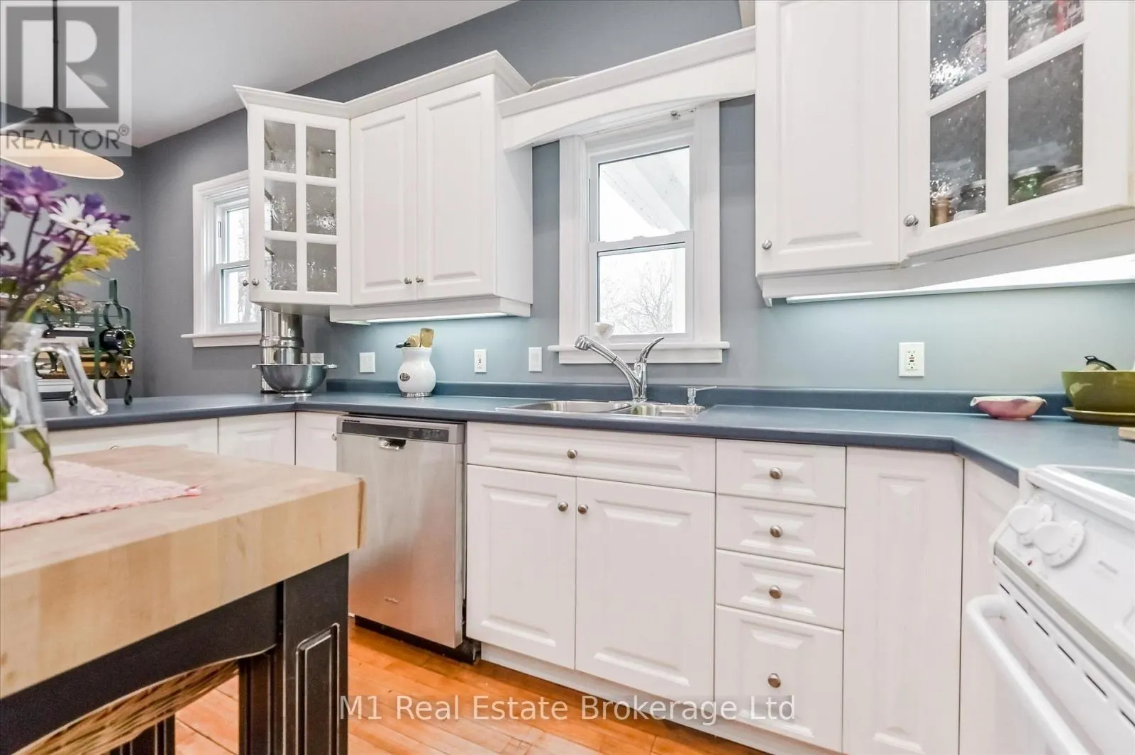 119 JOHN STREET W