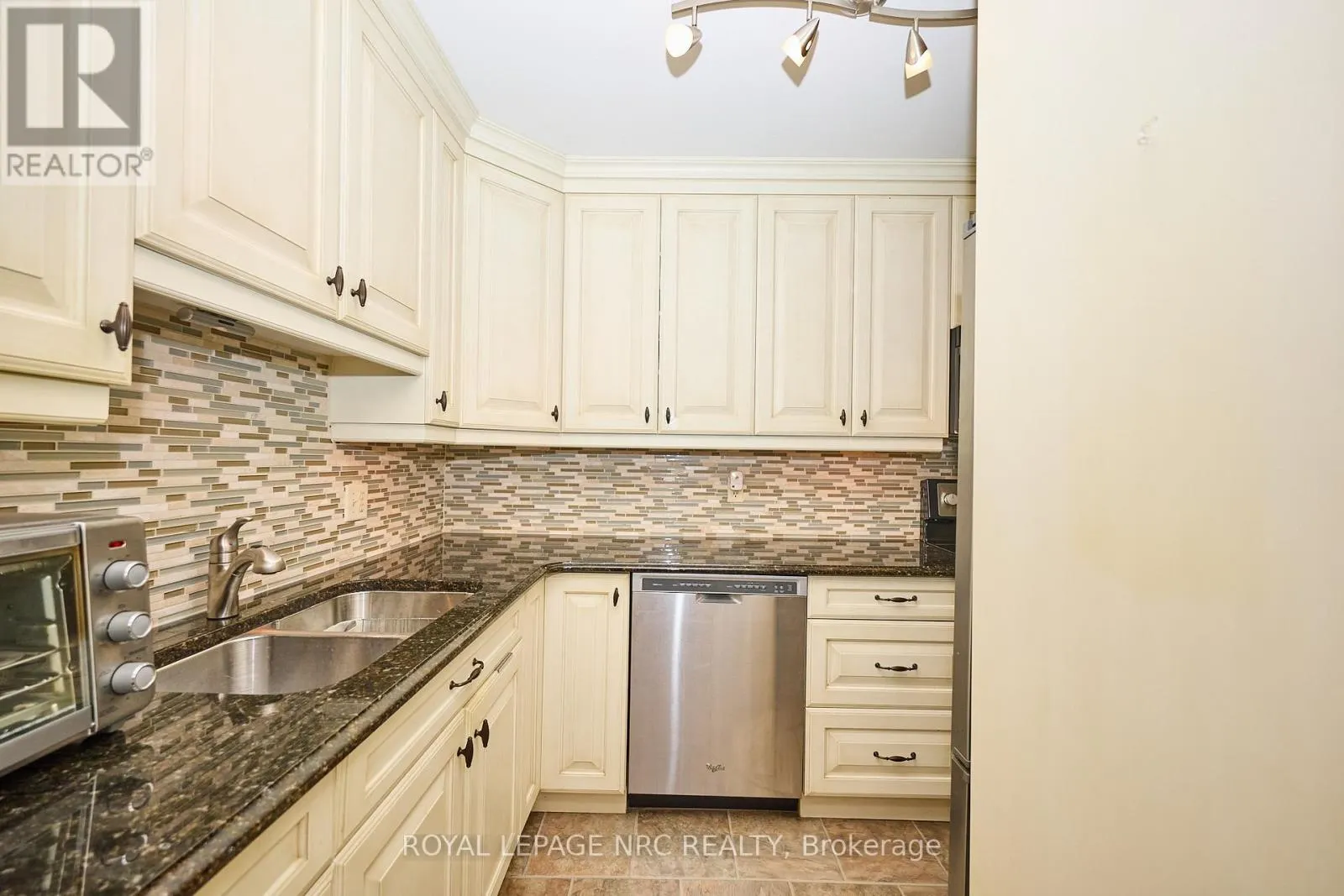 35 - 275 PELHAM ROAD, #35
