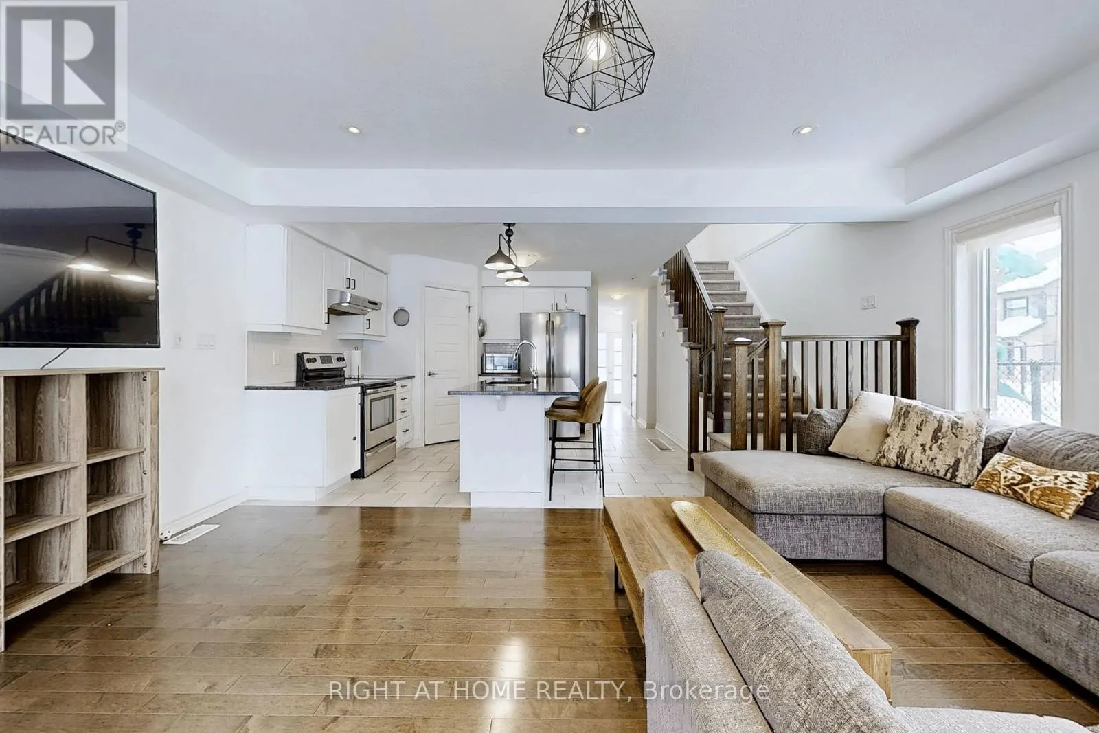 13 - 91 POPPY DRIVE E