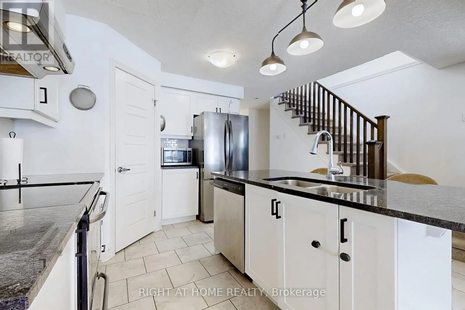 13 - 91 POPPY DRIVE E