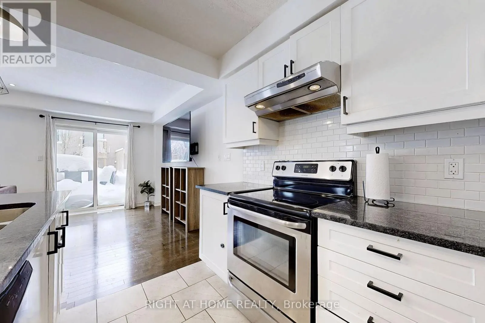 13 - 91 POPPY DRIVE E