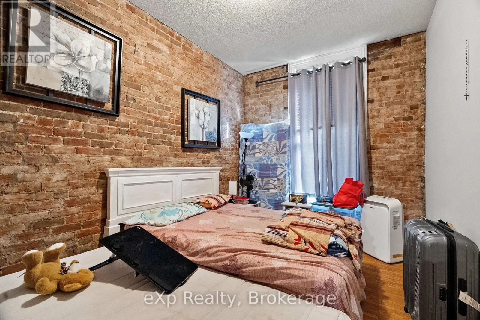 100 DOWNIE STREET