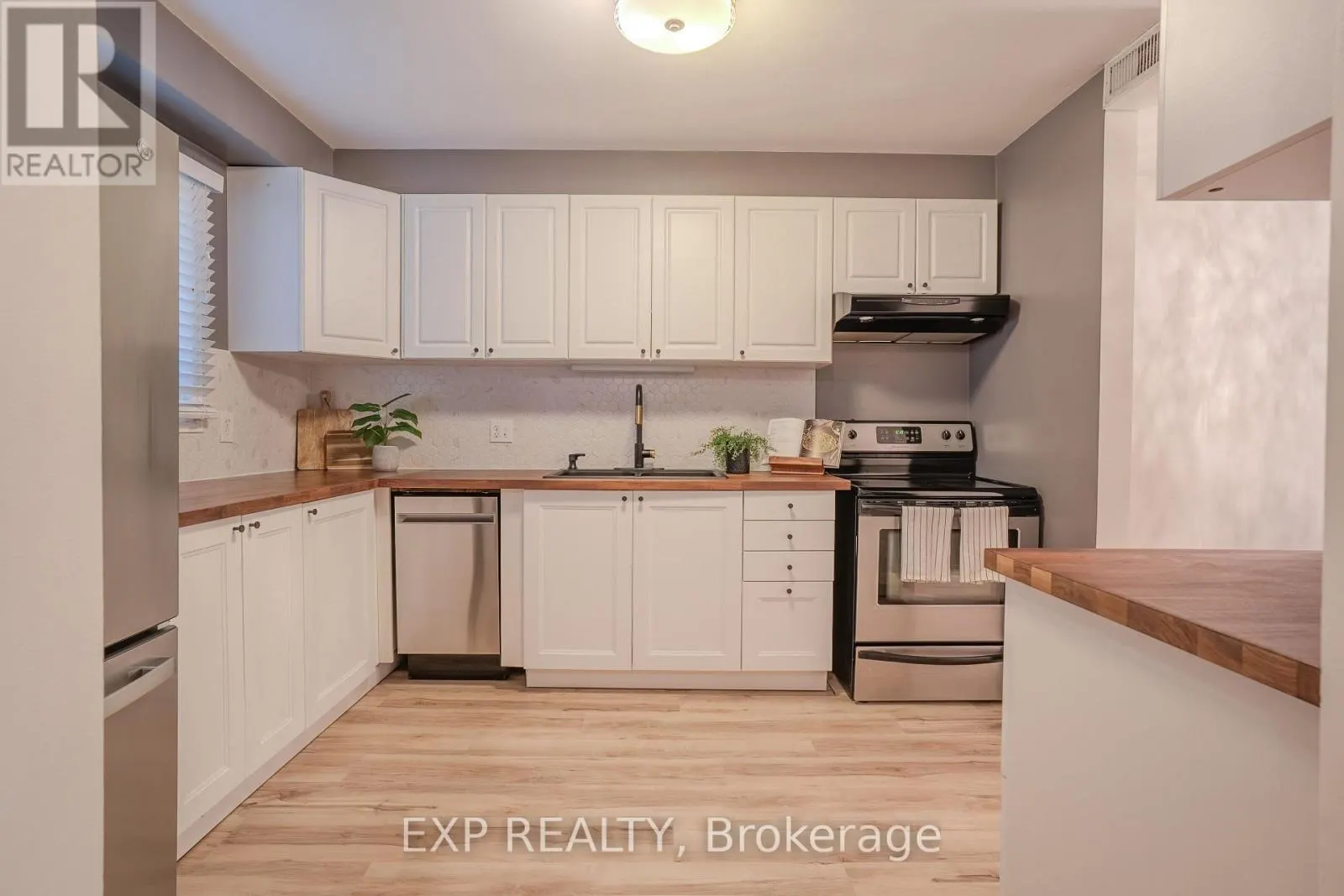 8 - 38 ELMA STREET, #8