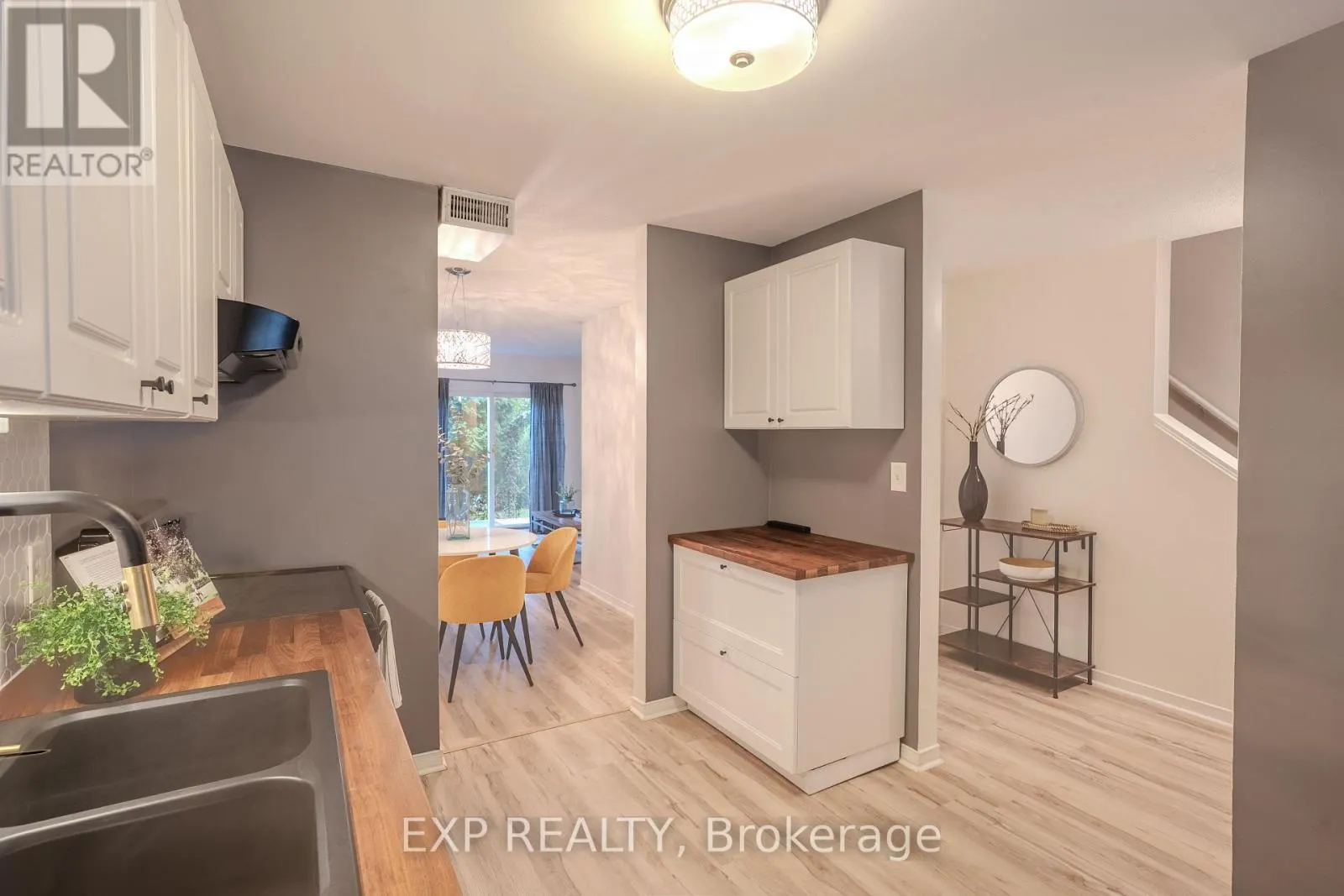 8 - 38 ELMA STREET, #8