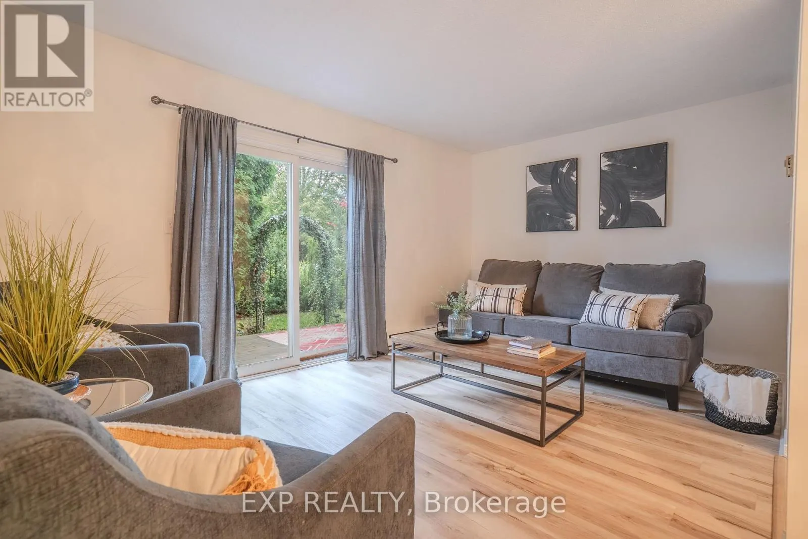 8 - 38 ELMA STREET, #8