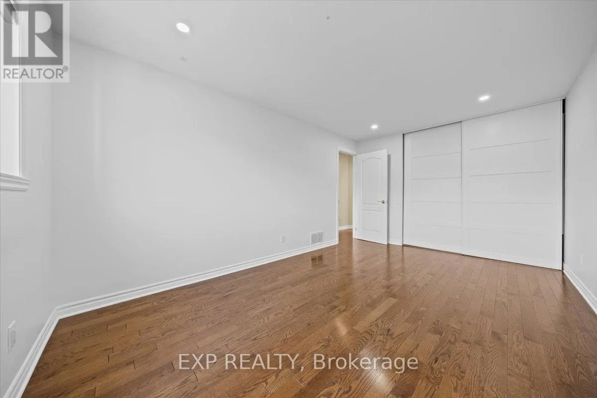 1871 MARKWELL CRESCENT