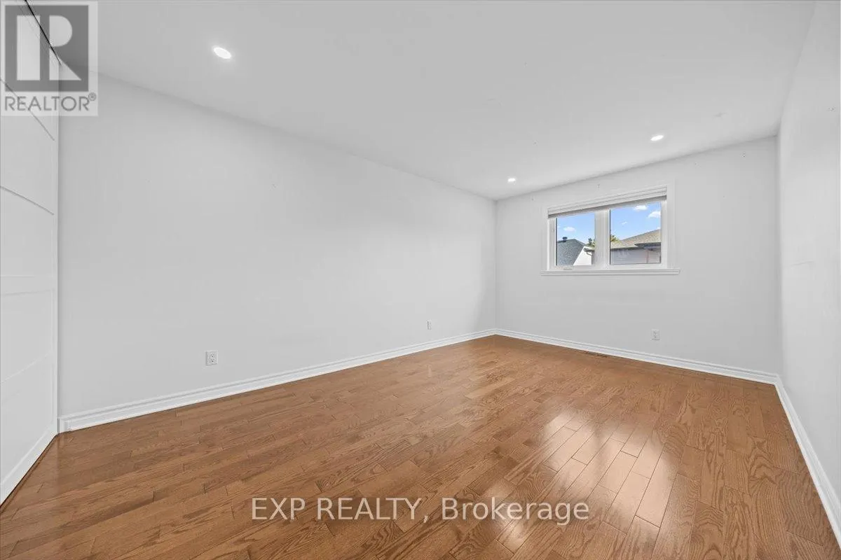 1871 MARKWELL CRESCENT