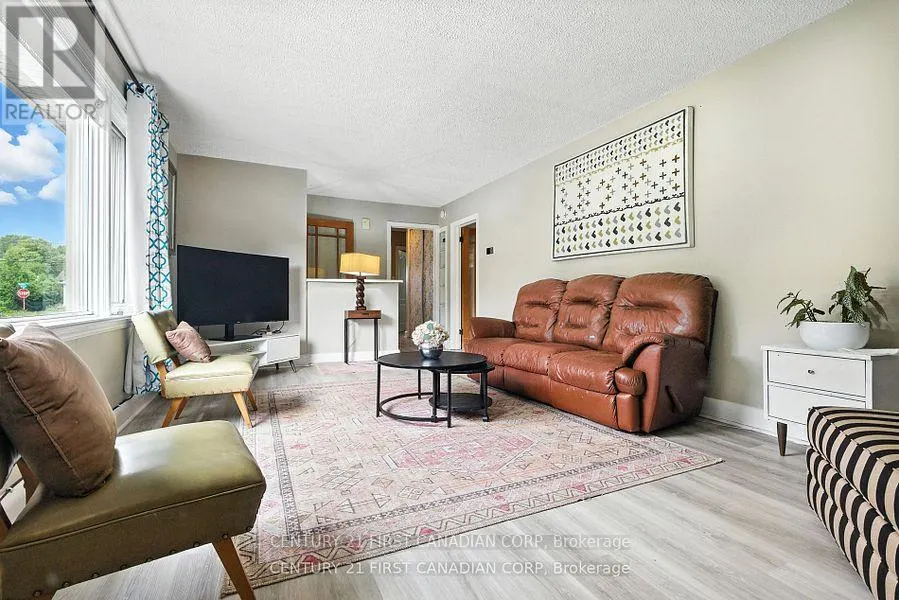 330 GLENROSE DRIVE