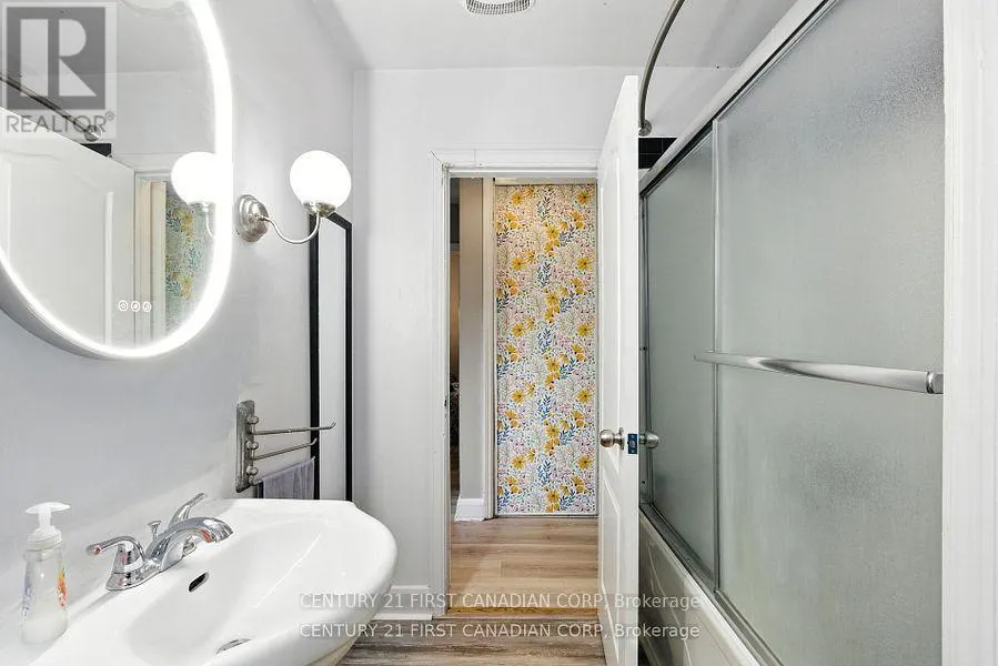 330 GLENROSE DRIVE