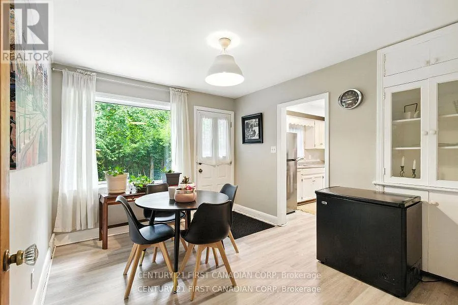 330 GLENROSE DRIVE