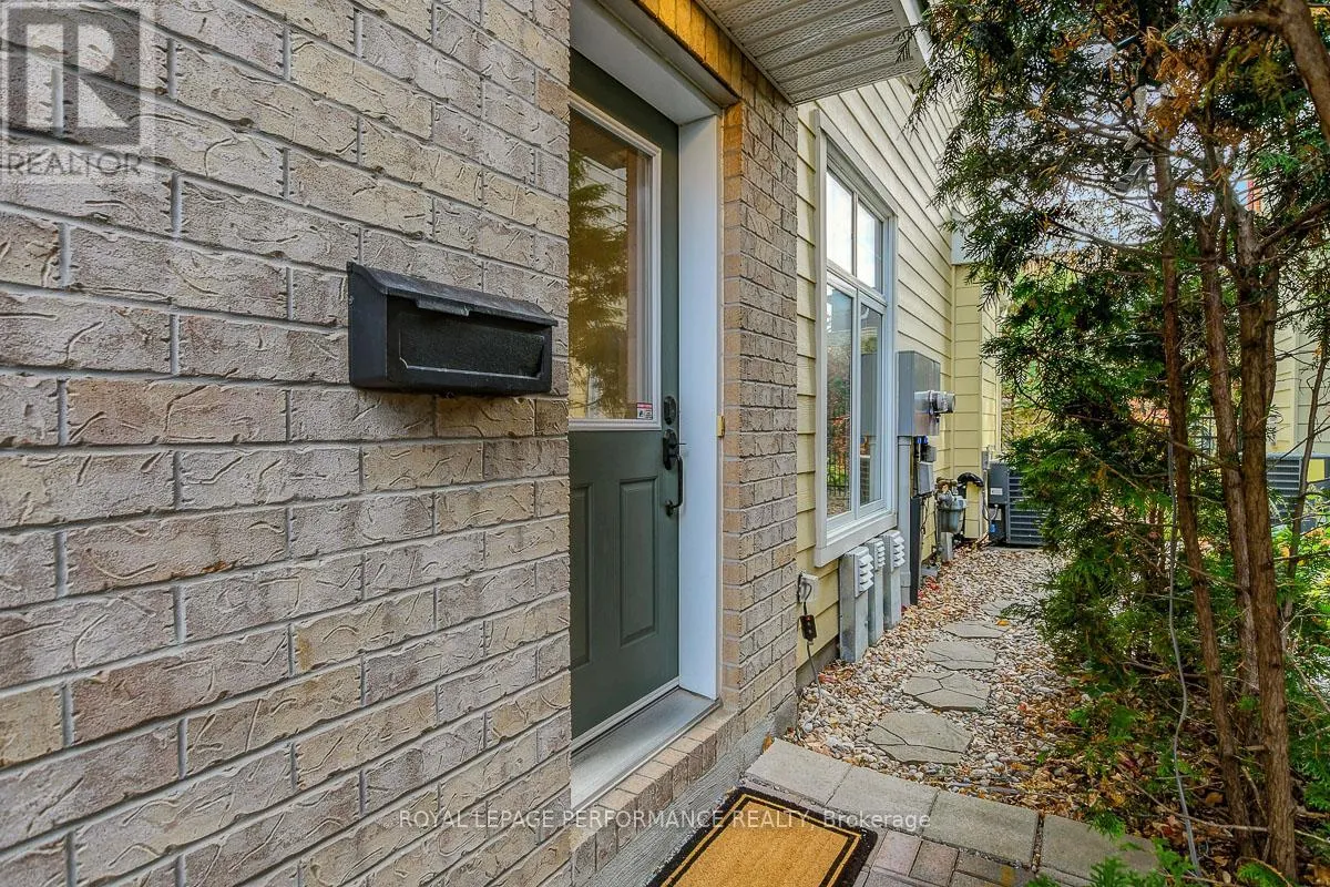318 IONA STREET