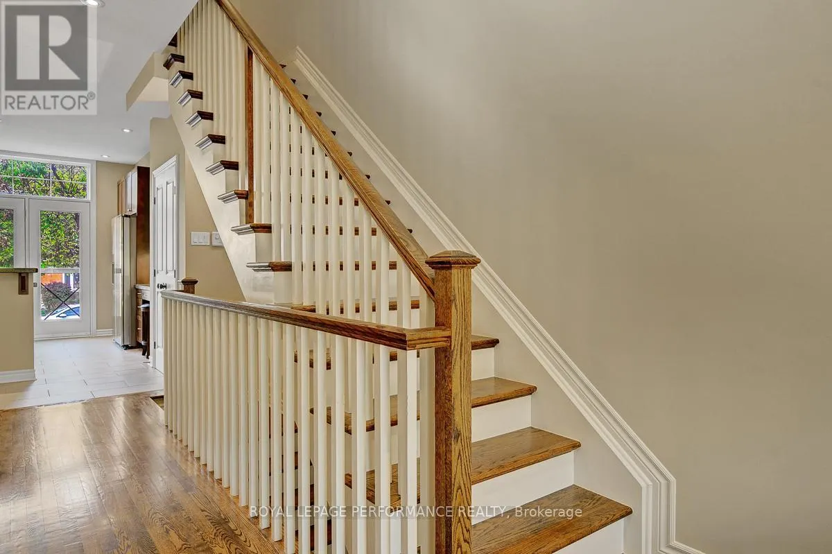 318 IONA STREET