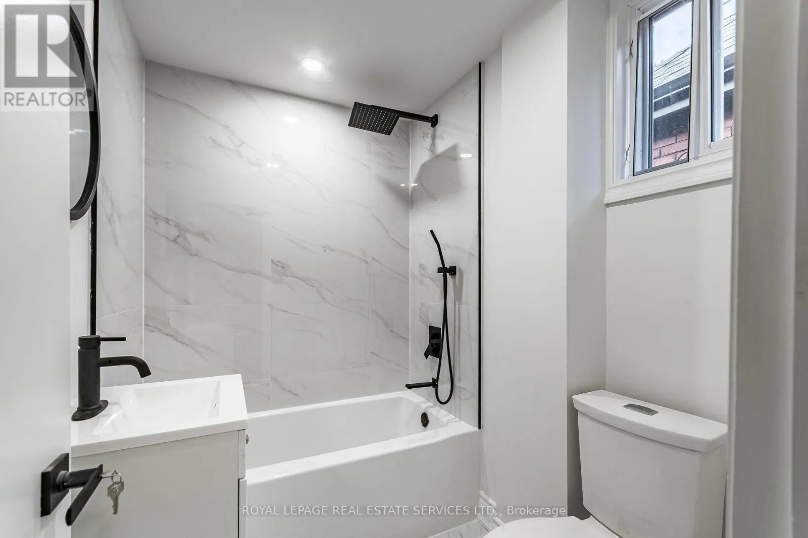 UPPER - 286 CUMBERLAND AVENUE