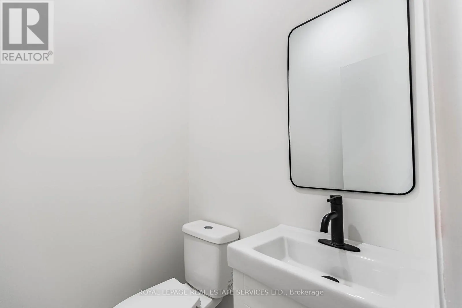 UPPER - 286 CUMBERLAND AVENUE