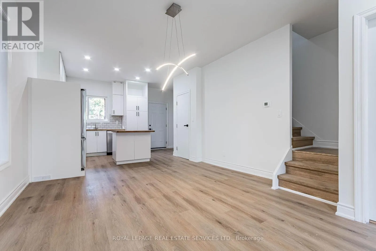 UPPER - 286 CUMBERLAND AVENUE