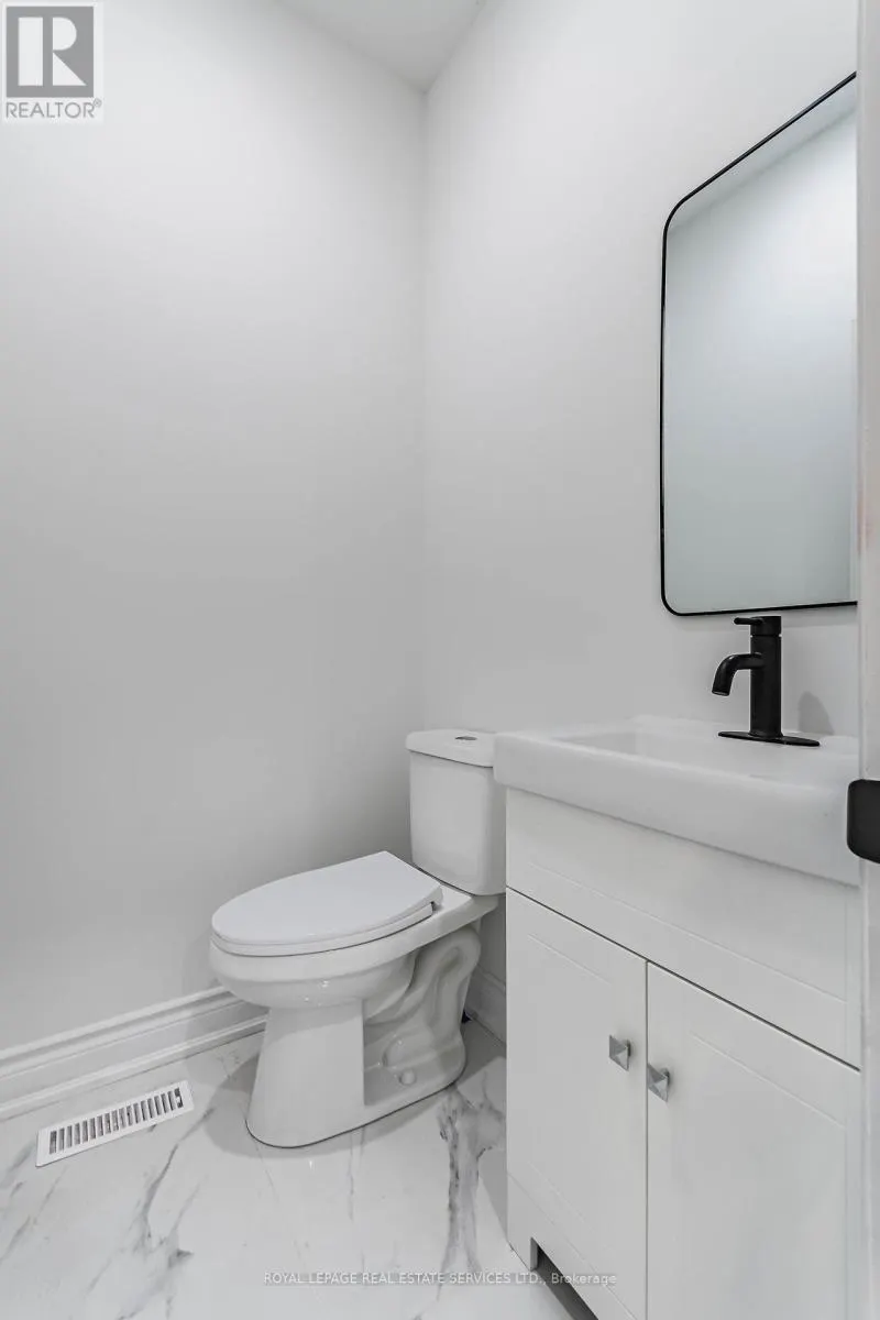 UPPER - 286 CUMBERLAND AVENUE