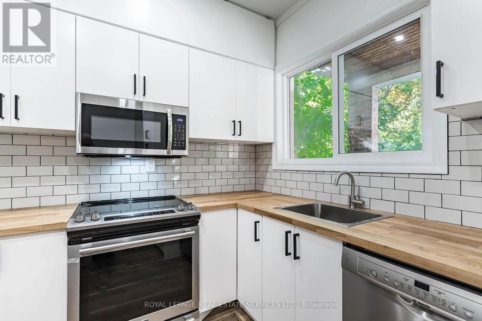 UPPER - 286 CUMBERLAND AVENUE