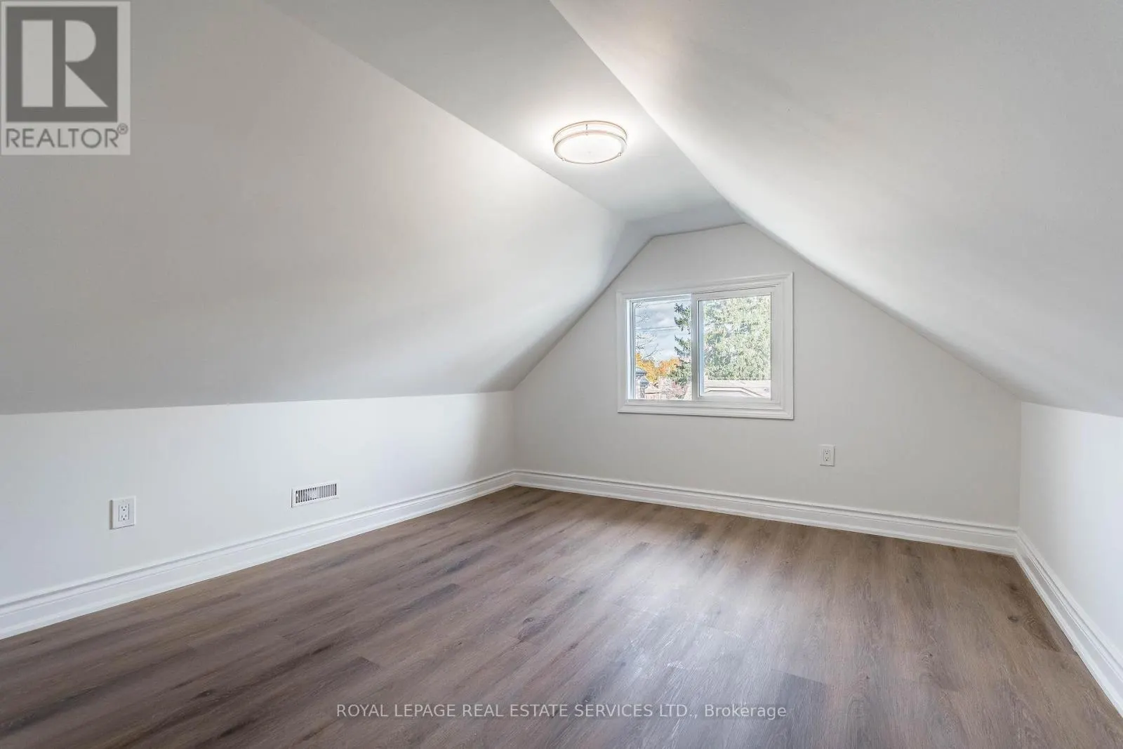 UPPER - 286 CUMBERLAND AVENUE