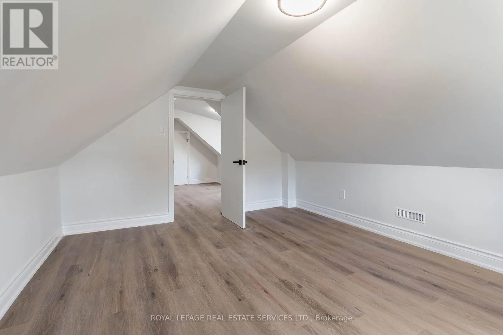 UPPER - 286 CUMBERLAND AVENUE