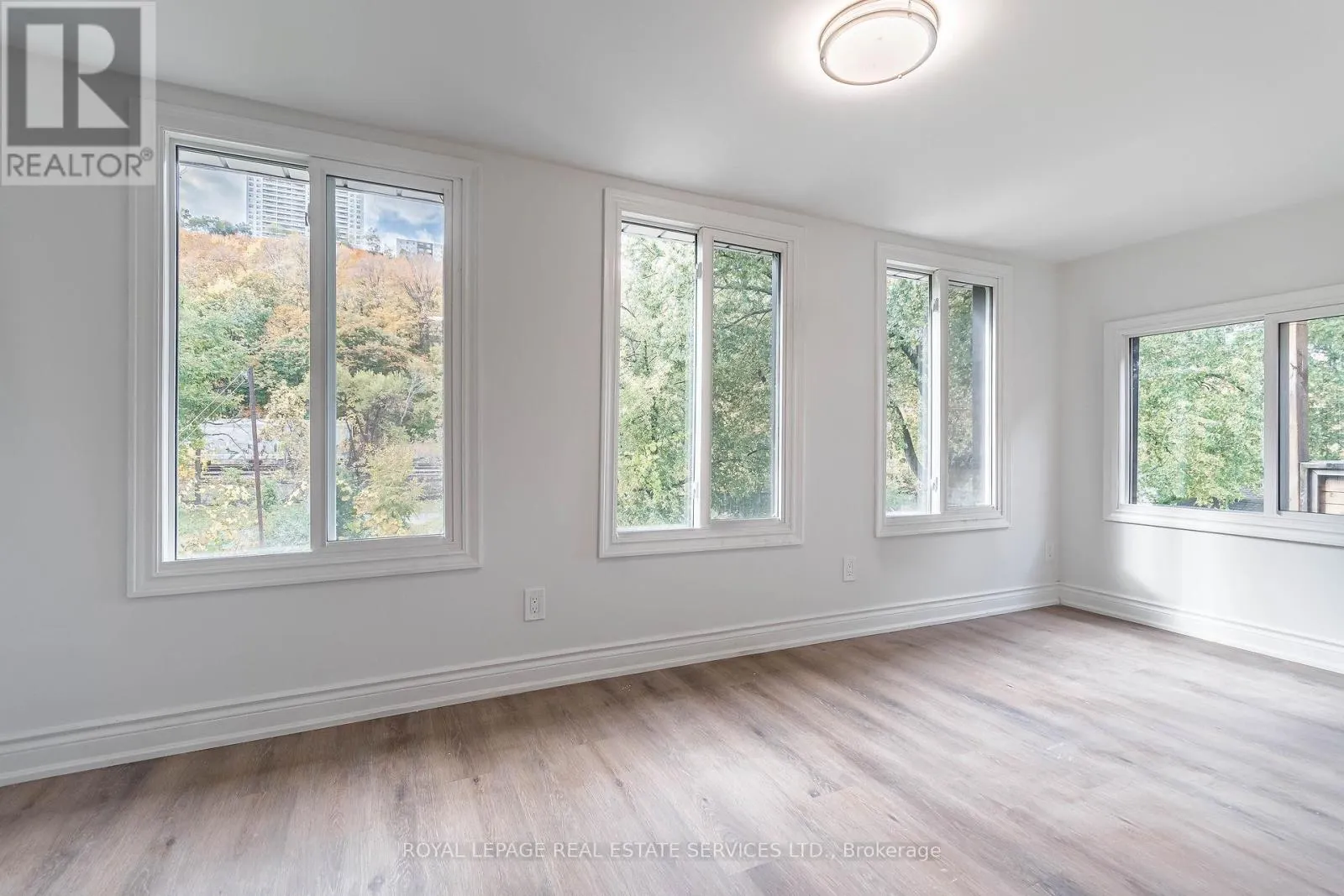 UPPER - 286 CUMBERLAND AVENUE