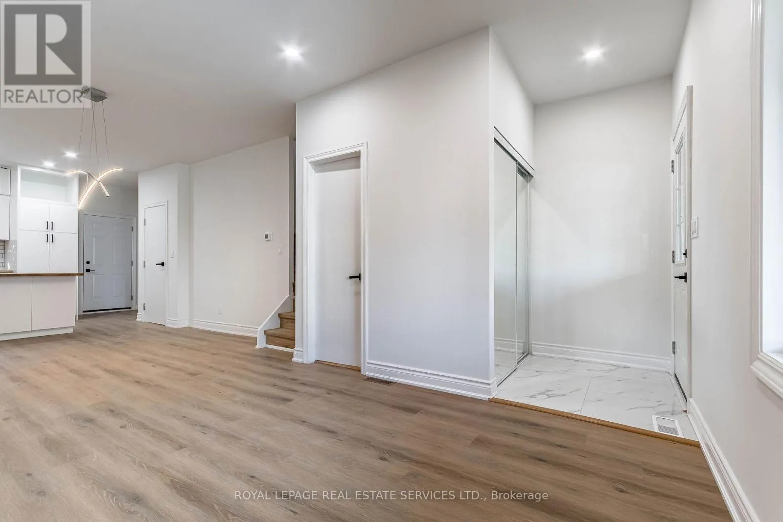 UPPER - 286 CUMBERLAND AVENUE