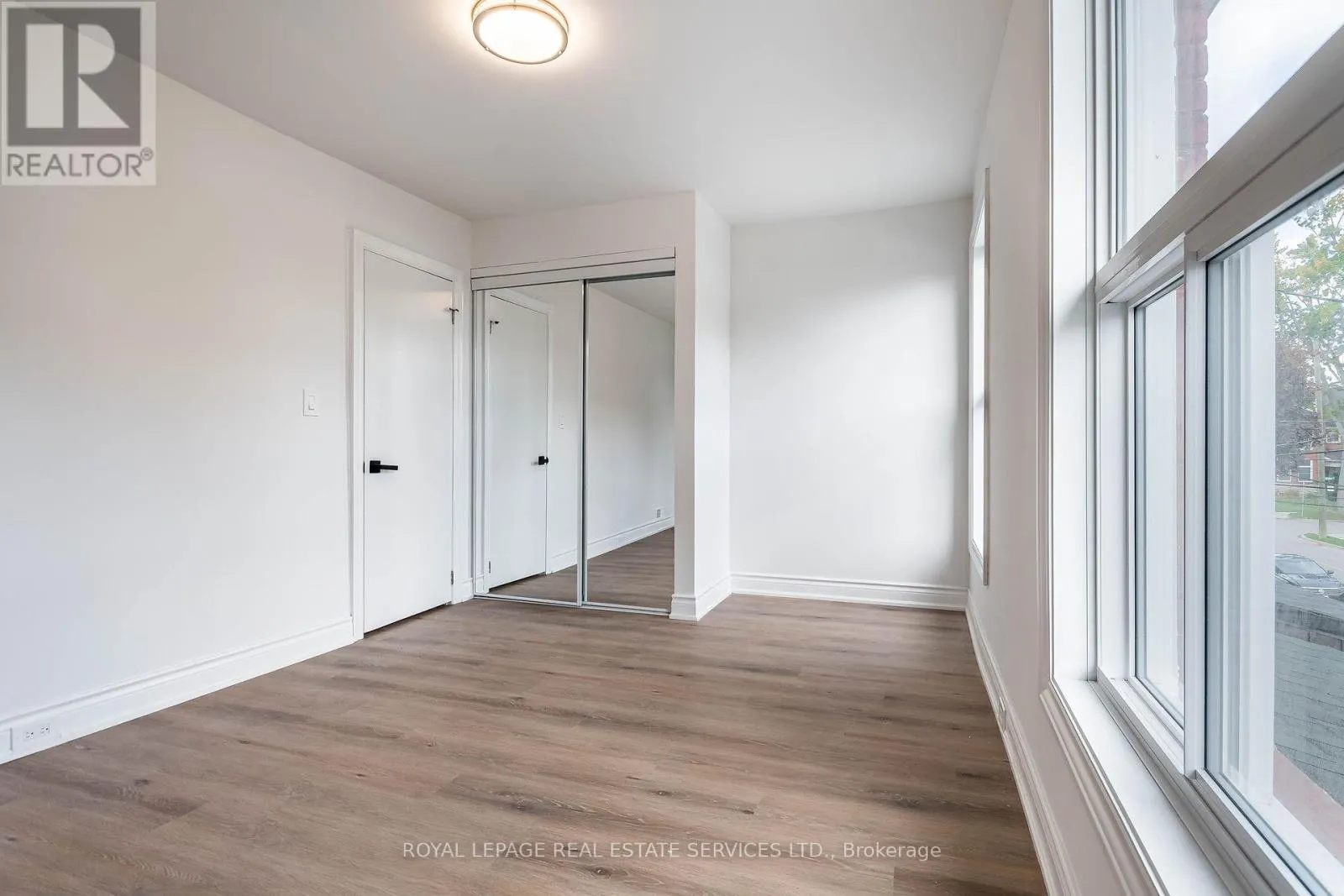UPPER - 286 CUMBERLAND AVENUE