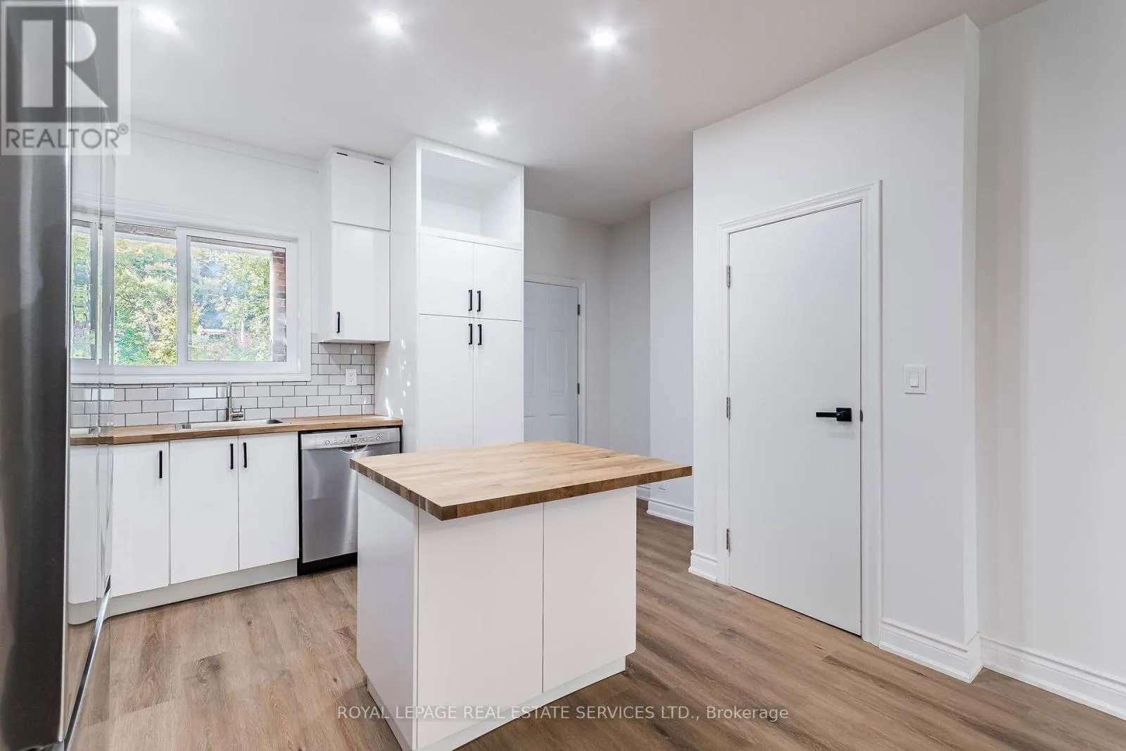 UPPER - 286 CUMBERLAND AVENUE