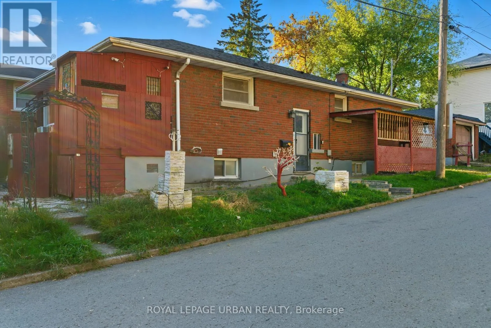34 GALE CRESCENT