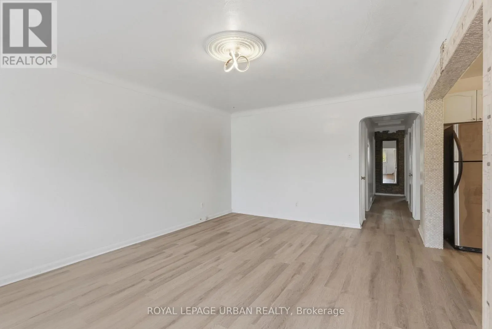 34 GALE CRESCENT