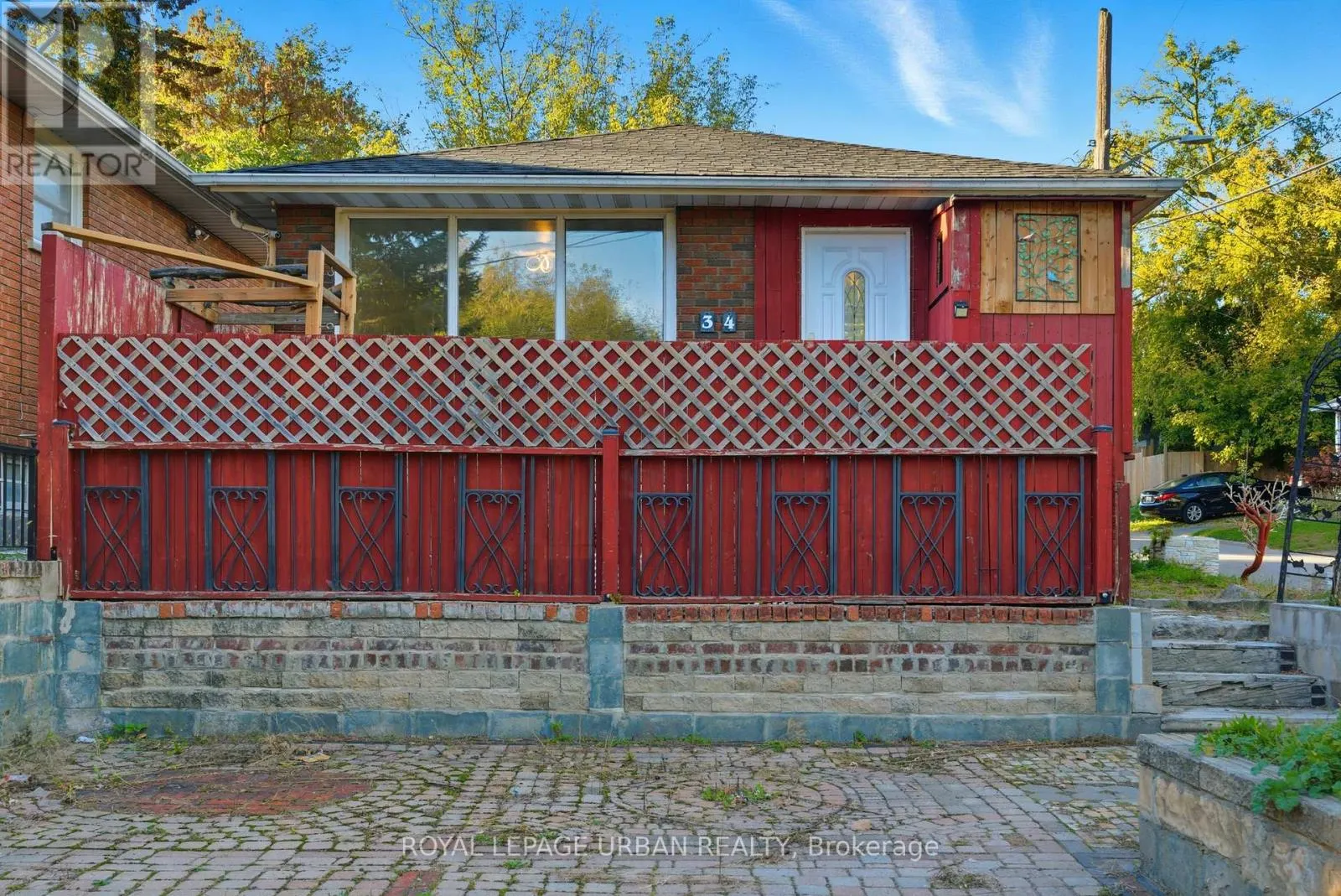 34 GALE CRESCENT
