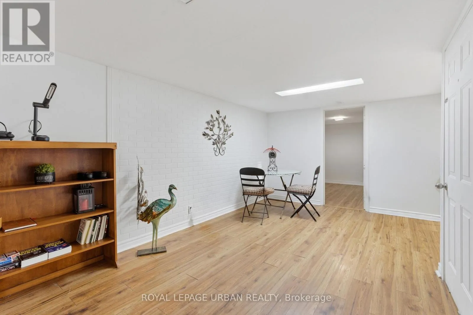 34 GALE CRESCENT