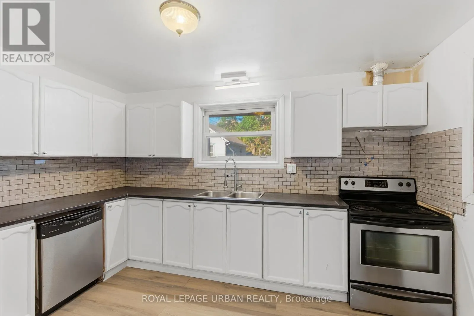 34 GALE CRESCENT