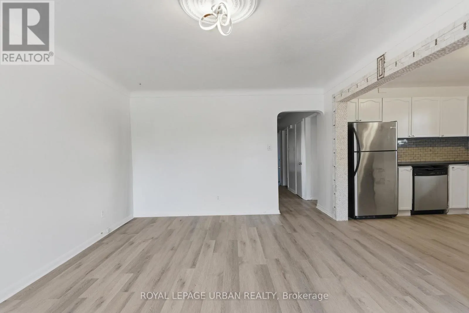 34 GALE CRESCENT