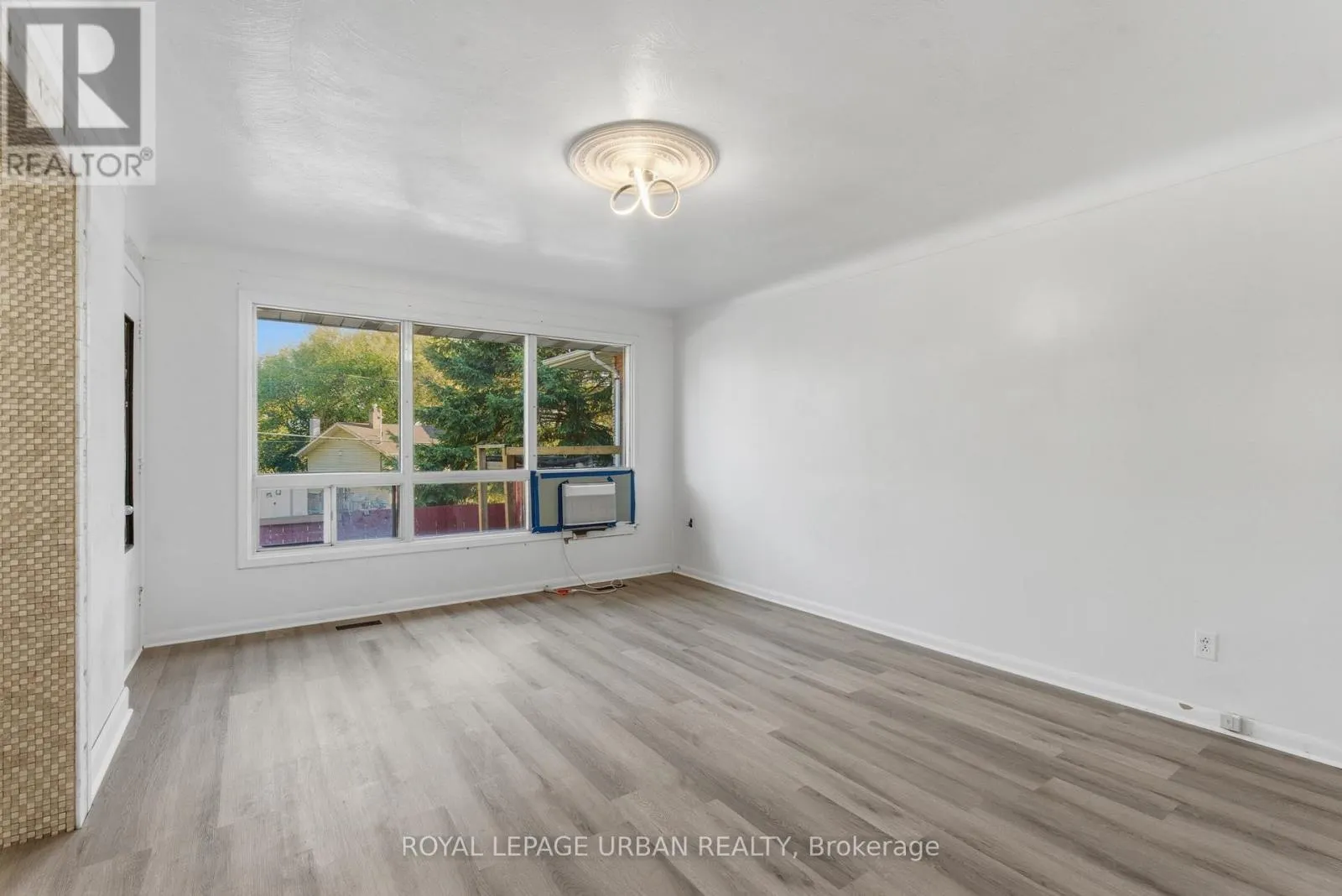 34 GALE CRESCENT