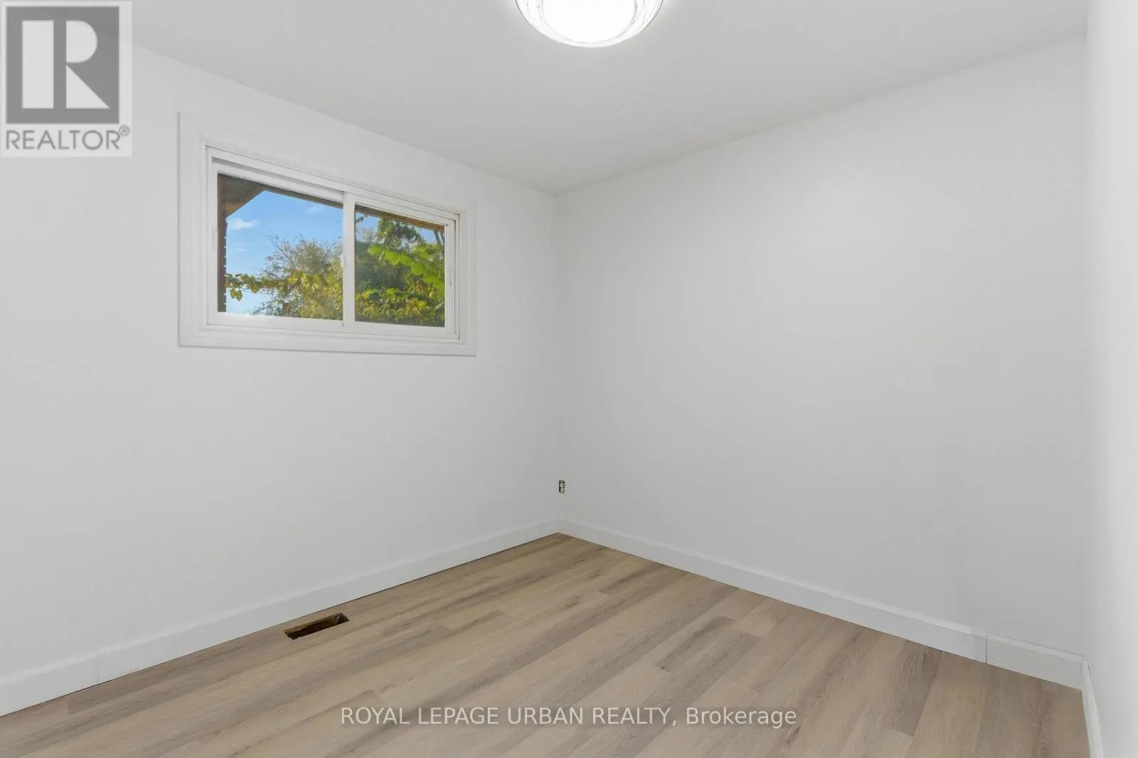 34 GALE CRESCENT