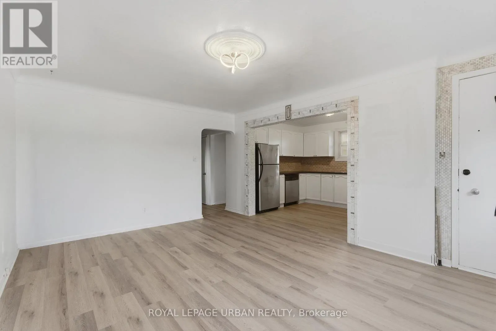 34 GALE CRESCENT