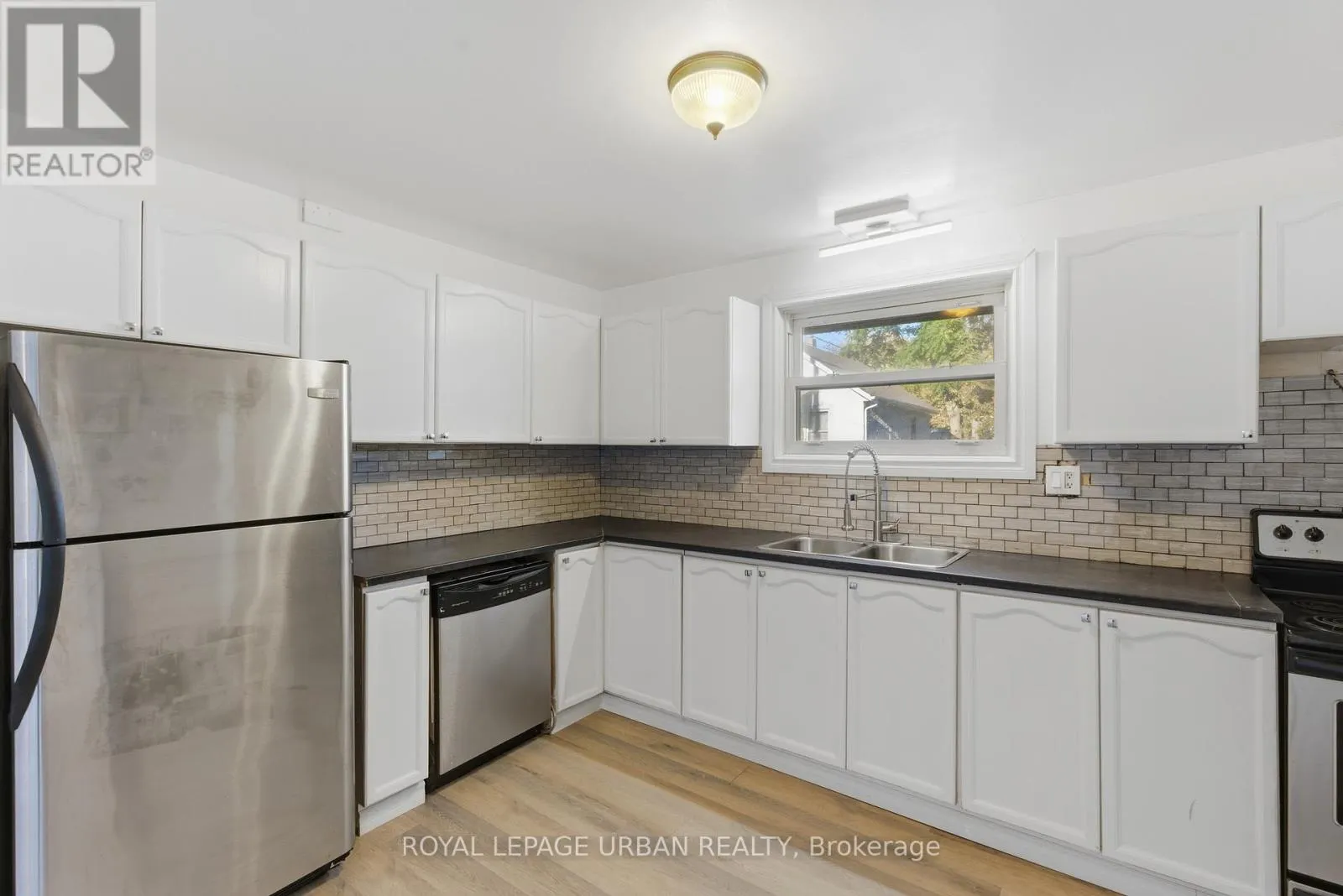 34 GALE CRESCENT