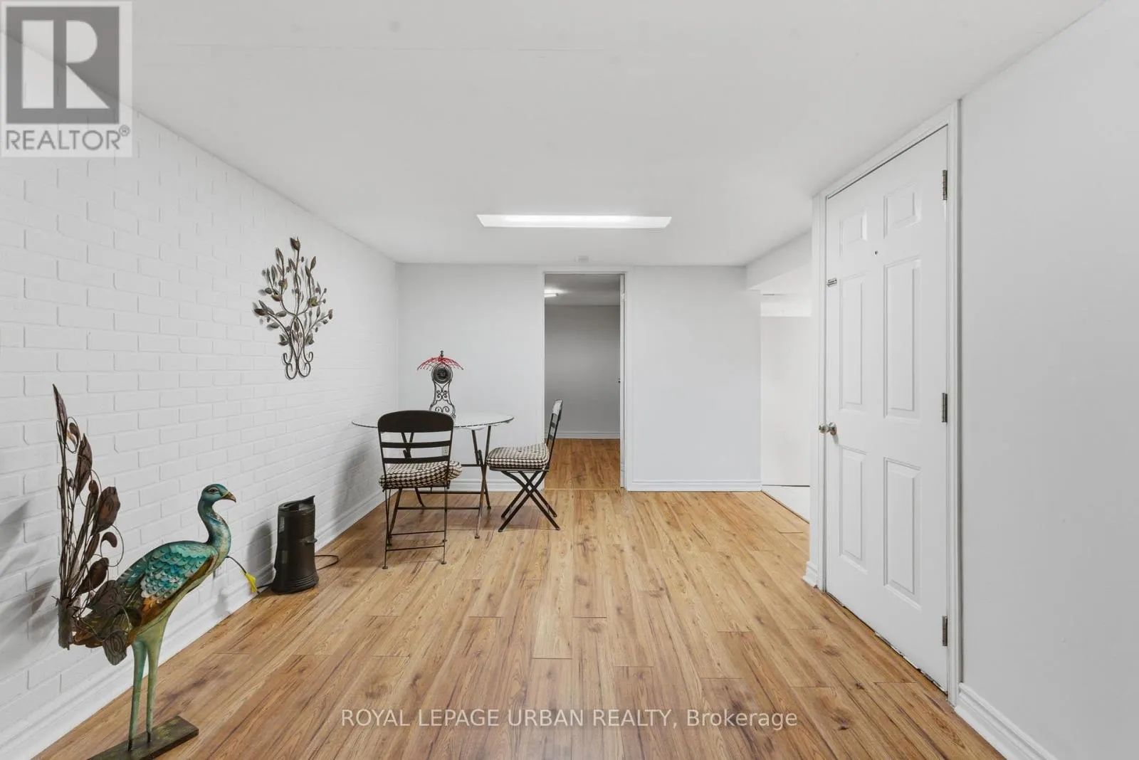 34 GALE CRESCENT