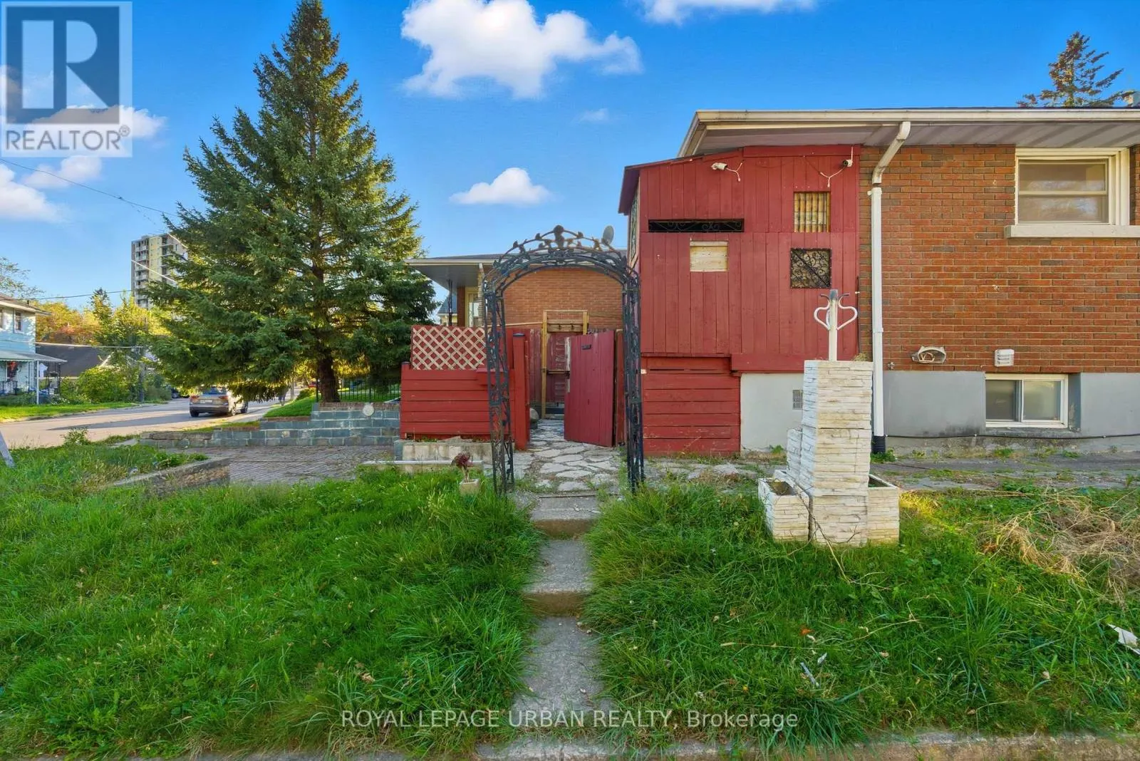 34 GALE CRESCENT