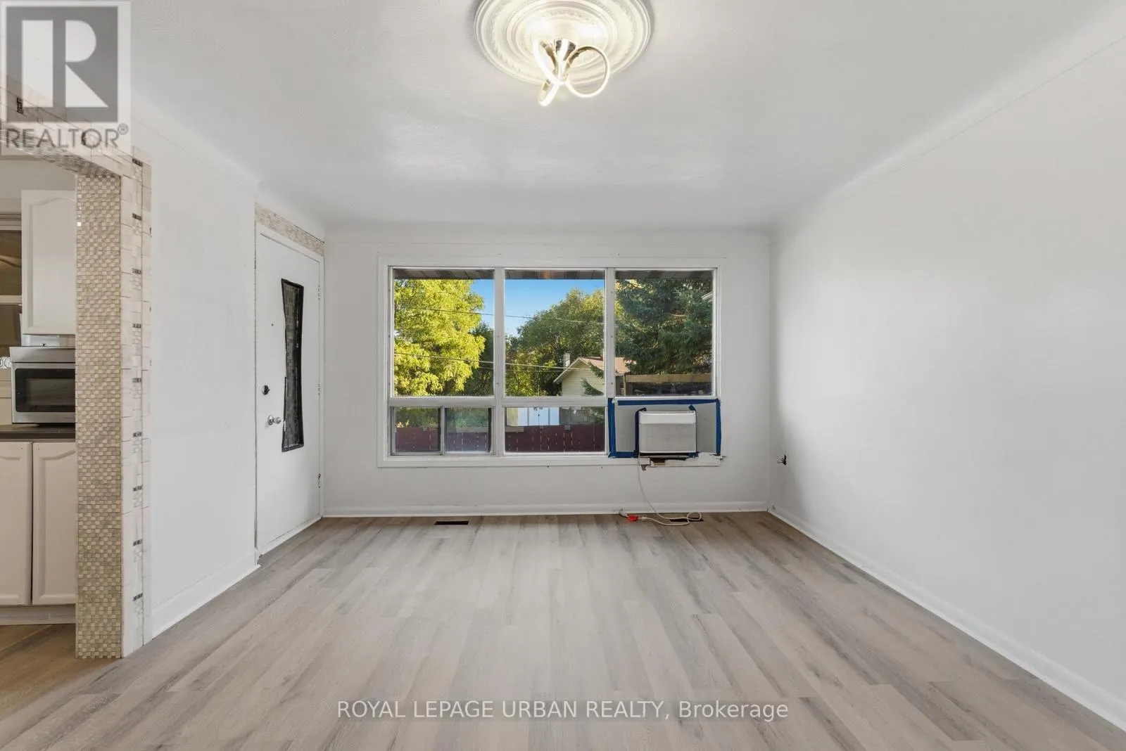 34 GALE CRESCENT