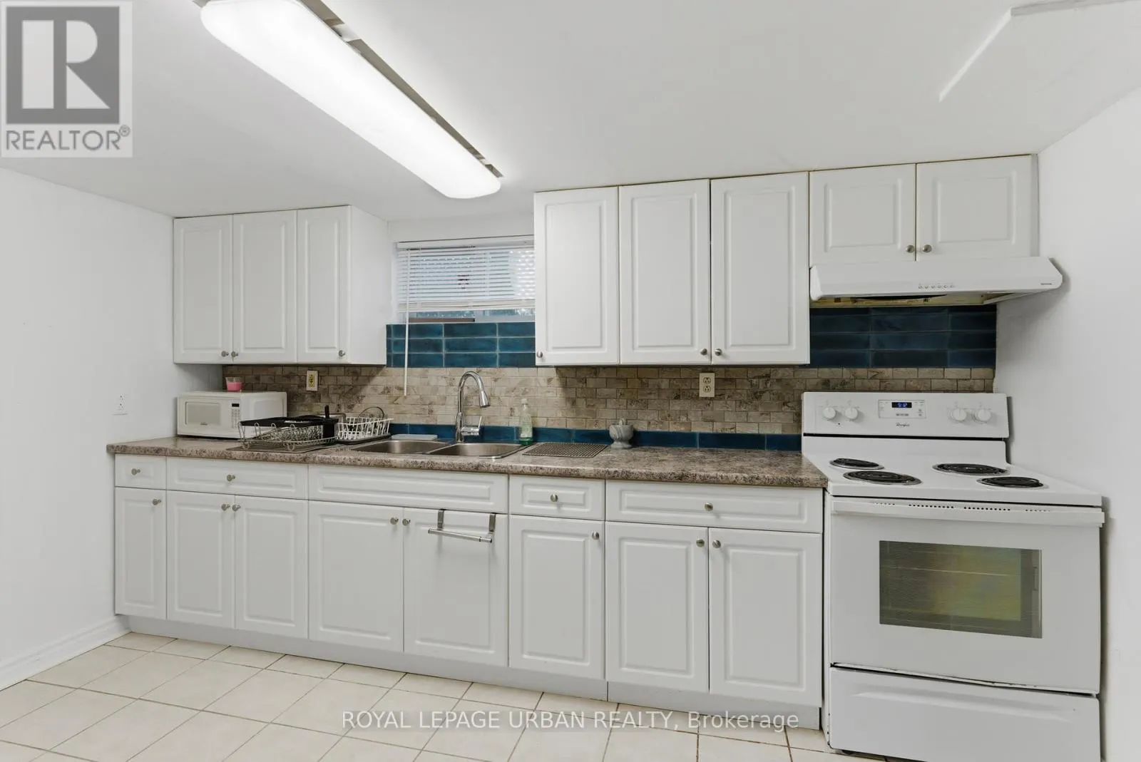 34 GALE CRESCENT