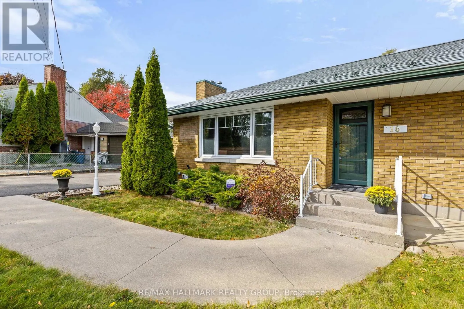 18 KERRY CRESCENT