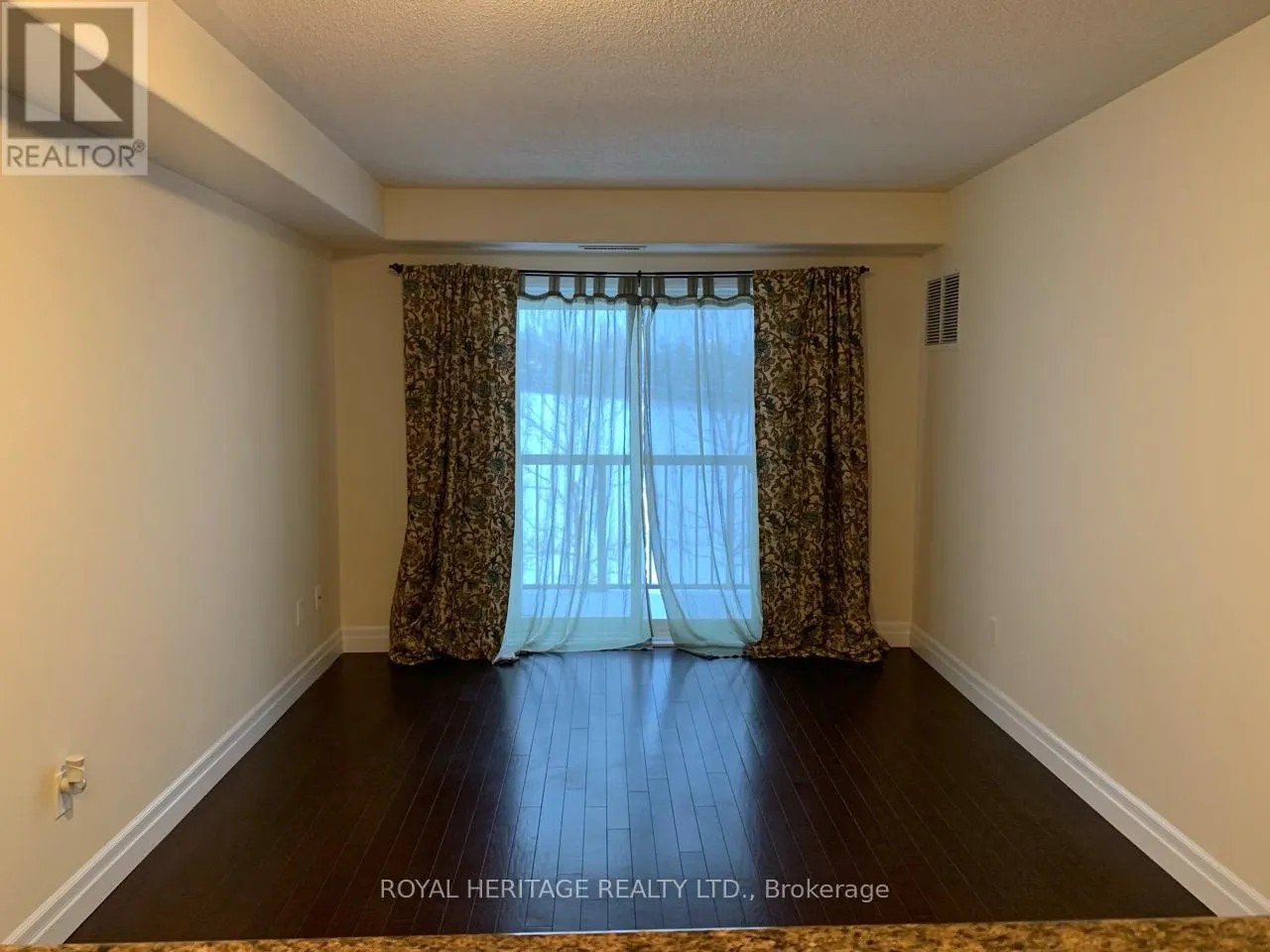 209 - 312 SPILLSBURY DRIVE N, #209