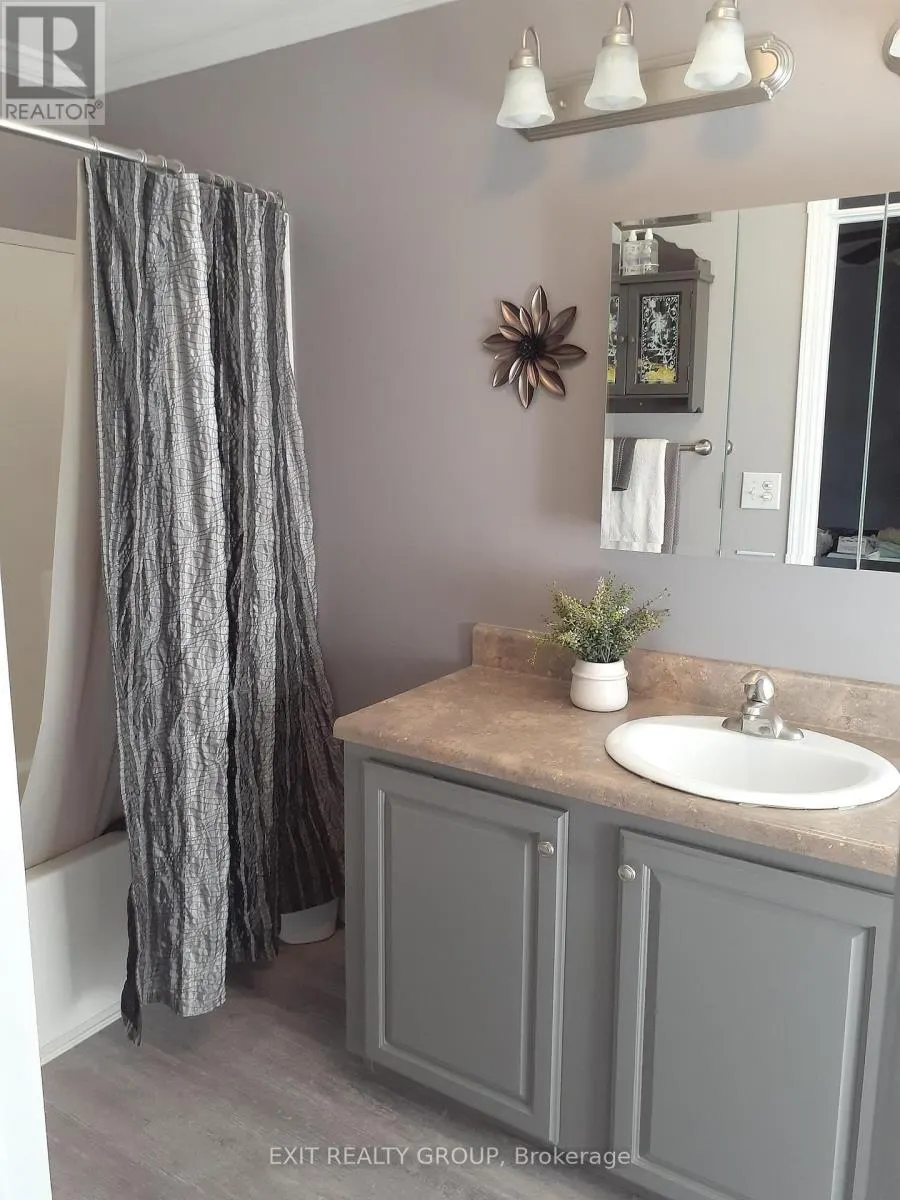 7-152 CONCESSION RD 11 W