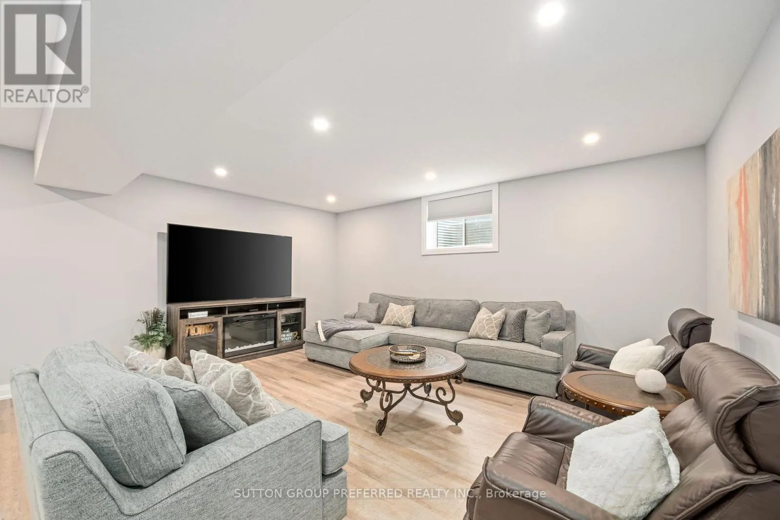 121 LEWIS DRIVE