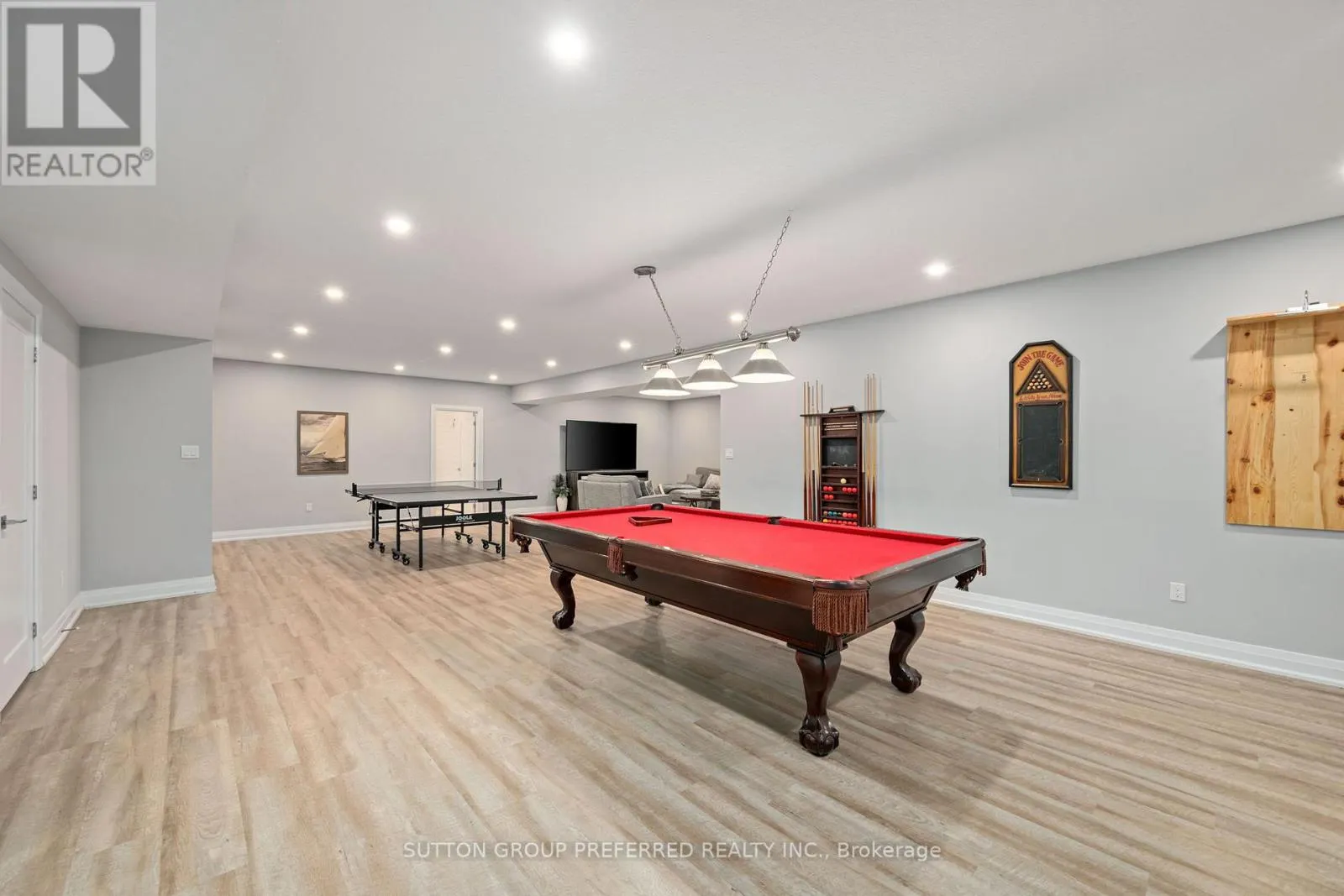 121 LEWIS DRIVE