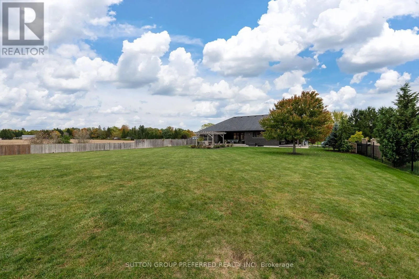 121 LEWIS DRIVE
